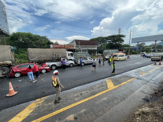 ชนวินาศ 2 รอบ 30 กว่าคันลงมอกลางดง