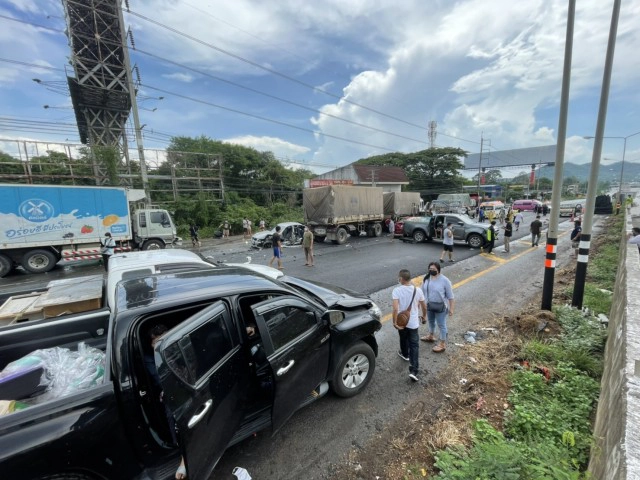 ชนวินาศ 2 รอบ 30 กว่าคันลงมอกลางดง