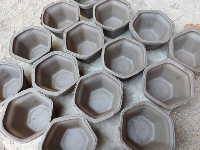 "เครื่องปั้นดินเผา"หัตถกรรมทำมือ