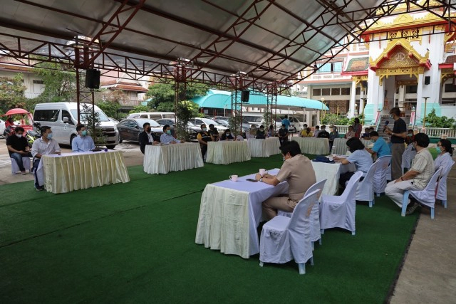 "ปริญญ์" นำทีม ปชป. ลงพื้นที่คลองเตย จับมือภาคีเครือข่ายเตรียมตั้ง รพ.สนาม