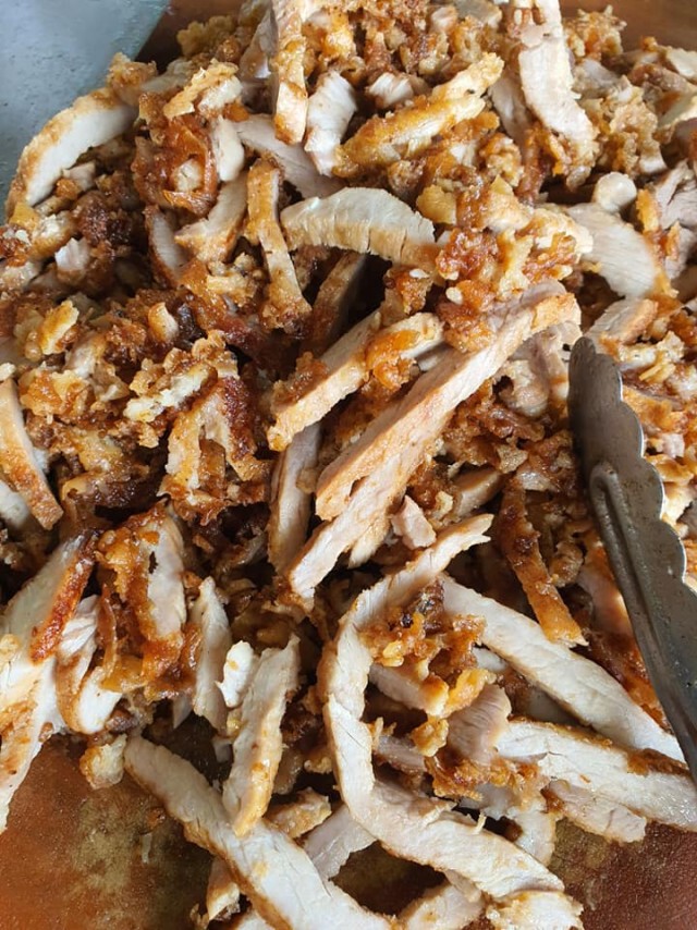 "หมูทอดเจ๊จง" ประกาศปิดร้านกว่า 10 สาขา 14 วัน หลังลูกสะใภ้ติดโควิด-19