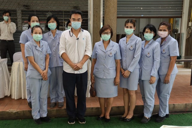 "ปริญญ์" นำทีม ปชป. ลงพื้นที่คลองเตย จับมือภาคีเครือข่ายเตรียมตั้ง รพ.สนาม