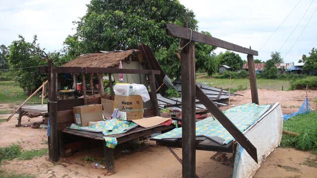 พายุฤดูร้อนถล่มพัดบ้านเรือนและโรงเรียนเสียหาย