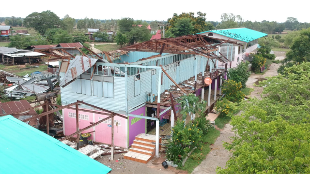 พายุถล่มบัวใหญ่ โรงเรียน-บ้านเรือนเสียหายยับเยิน