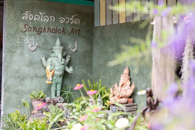 อดีตครูสาวอนุรักษ์งานศิลป์"ลวดลายสังคโลก"