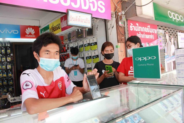 เตือนภัย!กล้องวงจรปิดจับภาพ2โจรขโมยมือถือร้านขายโทรศัพท์