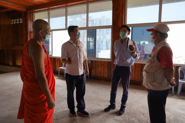 "ปริญญ์" นำทีม ปชป. ลงพื้นที่คลองเตย จับมือภาคีเครือข่ายเตรียมตั้ง รพ.สนาม