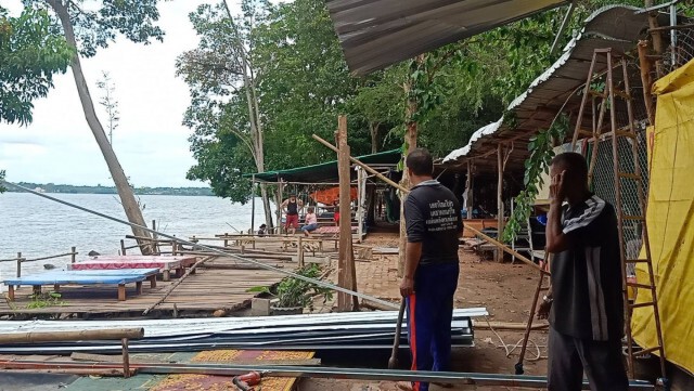 อ่วมหนักหาดคำสมบูรณ์เจอพิษโควิดยังไม่พอพายุพัดกระหน่ำซ้ำอีก