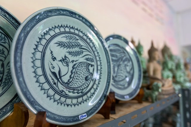 อดีตครูสาวอนุรักษ์งานศิลป์"ลวดลายสังคโลก"