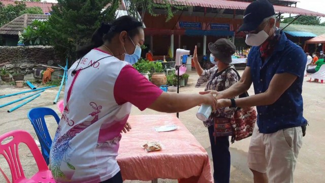 พระเปิด"ตู้ปันสุข"บรรเทาโควิด