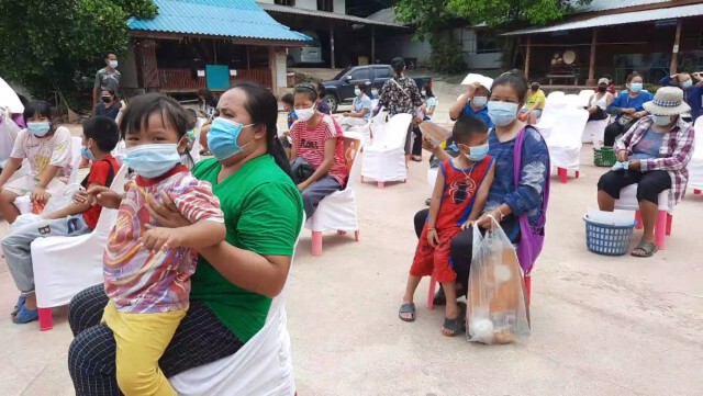 พระเปิด"ตู้ปันสุข"บรรเทาโควิด