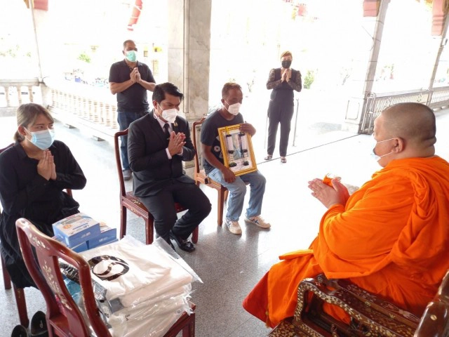 "พีระวิทย์"เยียวยาใจ ร่วมฌาปนกิจศพผู้ติดเชื้อ โควิด-19