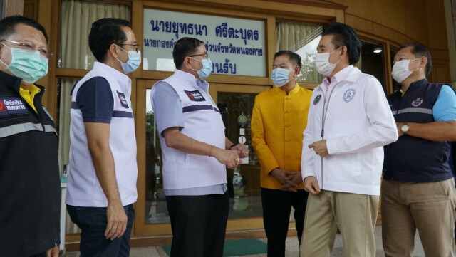 อบจ.มอบเงิน 4.5 แสนซื้อตู้เก็บวัคซีน