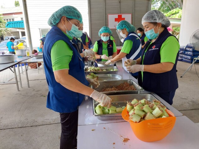 ทำข้าวกล่องมอบให้บุคลากรทางการแพทย์