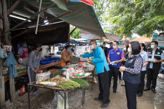 ผู้ว่าฯสุโขทัยตรวจตลาด-กำชับสวมหน้ากาก
