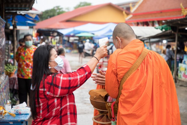 ผู้ว่าฯสุโขทัยตรวจตลาด-กำชับสวมหน้ากาก