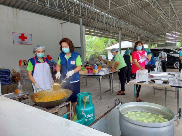ทำข้าวกล่องมอบให้บุคลากรทางการแพทย์
