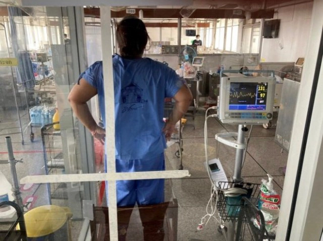 เปิดวิธีเช็กอาการโควิด-19 ลงปอดแล้วหรือยัง ใช้เพียงเก้าอี้-เครื่องวัดออกซิเจน