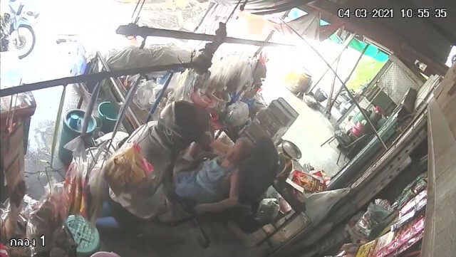 รวบโจรสาว ใช้ธนบัตรปลอมซื้อลอตเตอรี่ชายพิการ