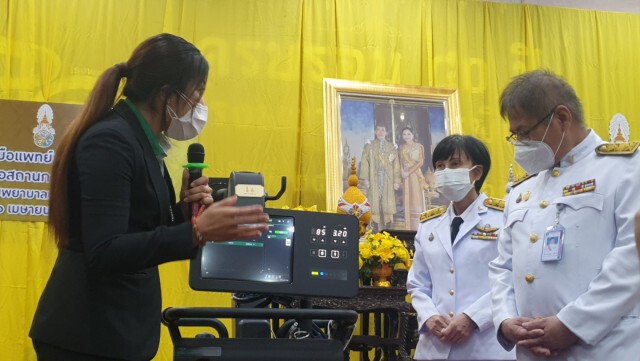 ในหลวง พระราชินี พระราชทานเครื่องเอกซเรย์เคลื่อนที่
