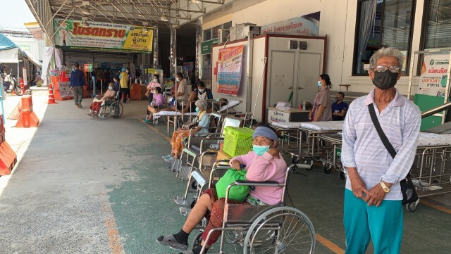 ท้องถิ่นศรีสะเกษร่วมใจมอบตู้ POSITIVE ให้ รพ. มูลค่า 6 แสนบาท