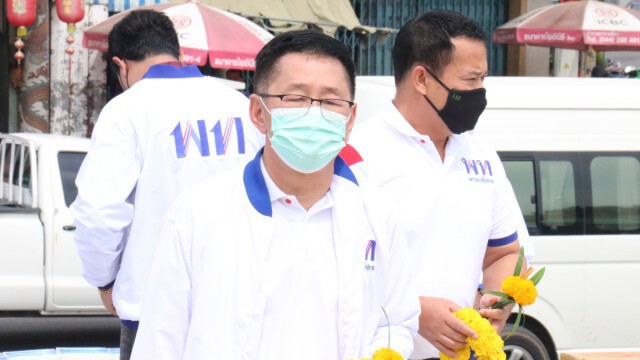 พท.ช่วยภัยโควิด แจกหน้ากากแสนชิ้นให้ชาวโคราช