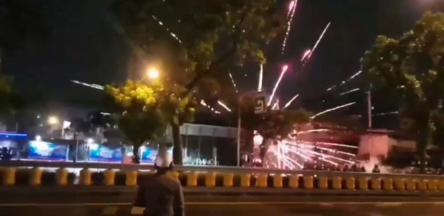 จนท.เข้าสลายการชุมนุม "รีเดม" หน้าศาลอาญา