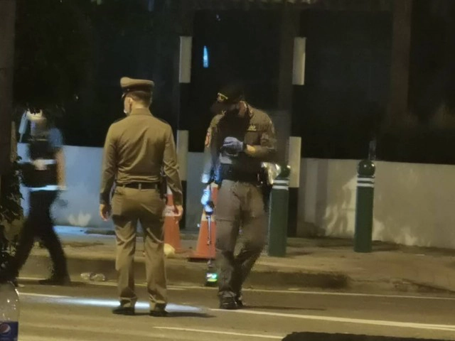 จนท.เข้าสลายการชุมนุม "รีเดม" หน้าศาลอาญา