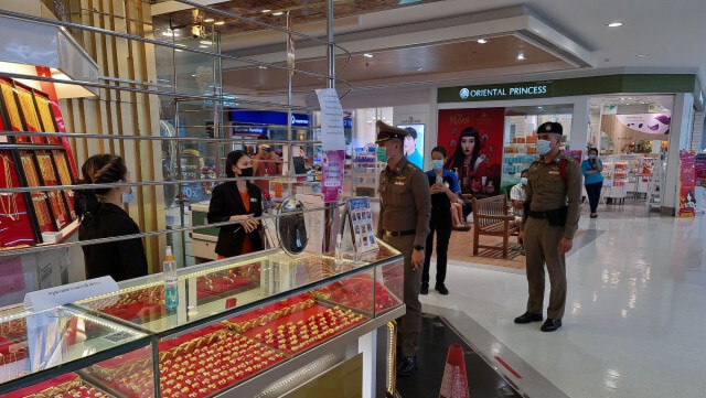 คนร้ายบุกเดี่ยวร้านทองกลางโลตัสกระชากทองหนัก 7 บาท