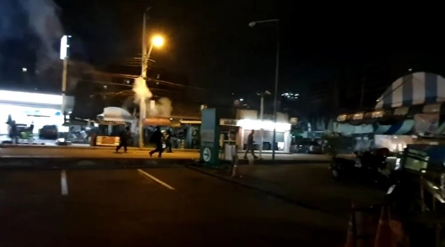 จนท.เข้าสลายการชุมนุม "รีเดม" หน้าศาลอาญา