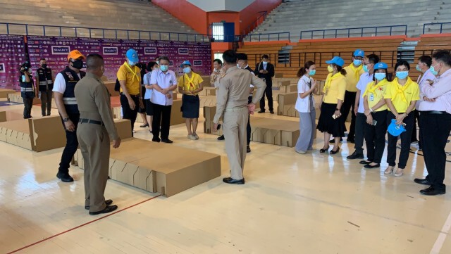 ลงเตียงกระดาษ 50 เตียง รองรับผู้ติดเชื้อโควิดใหม่ แต่สุขภาพดี