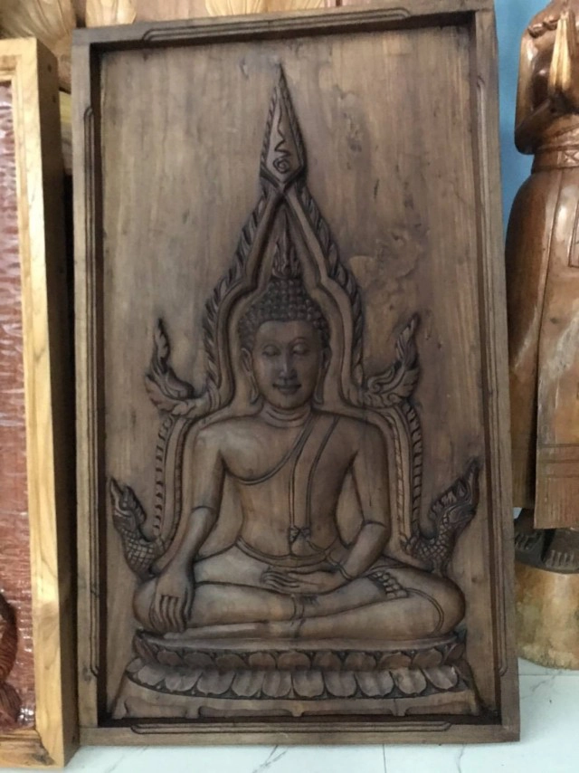 "ช่างณะ"สร้างรายได้แกะสลักพระพุทธรูปจากไม้