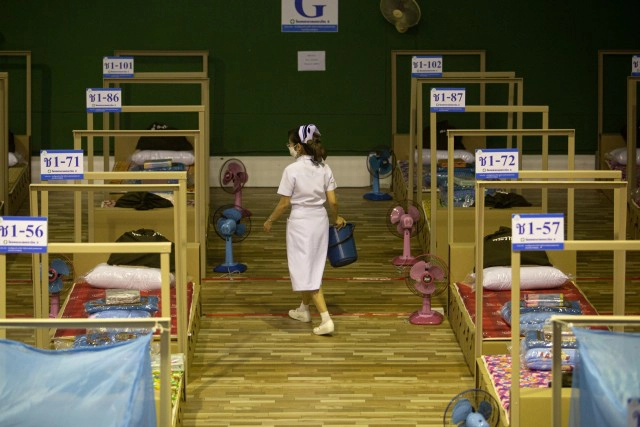 ผู้ว่าฯกทม.ตรวจความพร้อม โรงพยาบาลสนามเอราวัณ 3 พร้อมรับผู้ป่วยโควิด