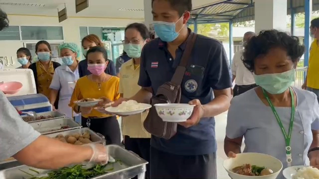 ชาววังน้ำเขียวให้กำลังใจบุคลากร รพ.วังน้ำเขียว ที่ดูแลกันอย่างดี