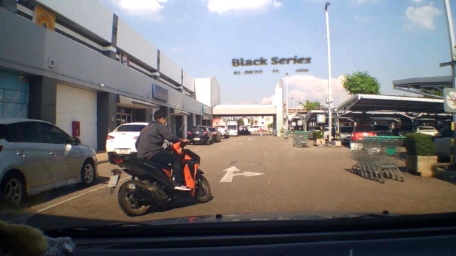 ล่าคนร้ายชิงทองโลตัสพิษณุโลก-คาดไม่ใช่มืออาชีพ