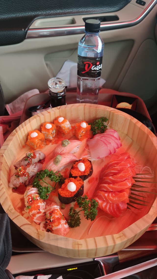 เปิดใจ! เจ้าของร้านบุฟเฟ่กินในรถ