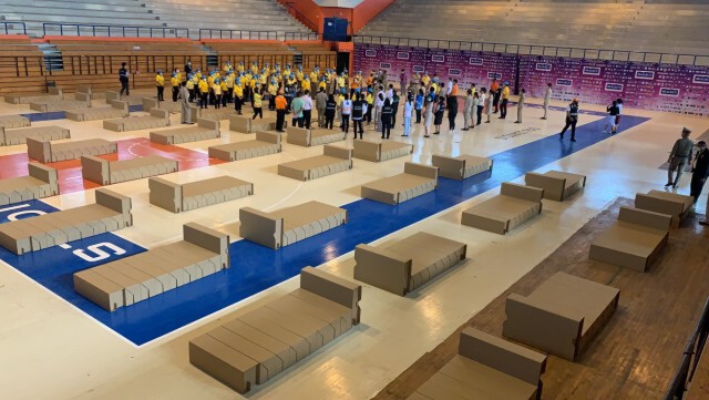 ลงเตียงกระดาษ 50 เตียง รองรับผู้ติดเชื้อโควิดใหม่ แต่สุขภาพดี