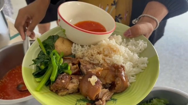 ชาววังน้ำเขียวให้กำลังใจบุคลากร รพ.วังน้ำเขียว ที่ดูแลกันอย่างดี