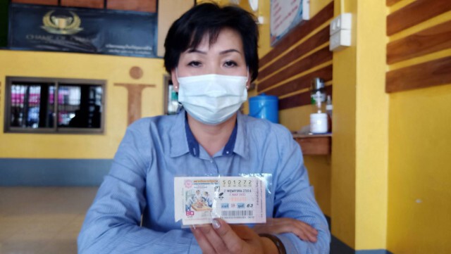 เจ้าของร้านดวงเฮงขายลอตเตอรี่เหลือ ถูกรางวัลที่ 1 รับ 6 ล้าน