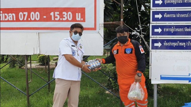 ส่งต่อ หลวงพ่อนำสิ่งของบริจาคส่งต่อเป็นกำลังใจให้ จนท.รพ.