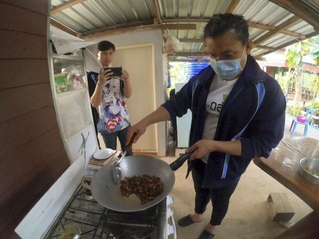 ตะลึง !! แมงแคงเมนูจากฟ้า ราคา กก. 2 พัน