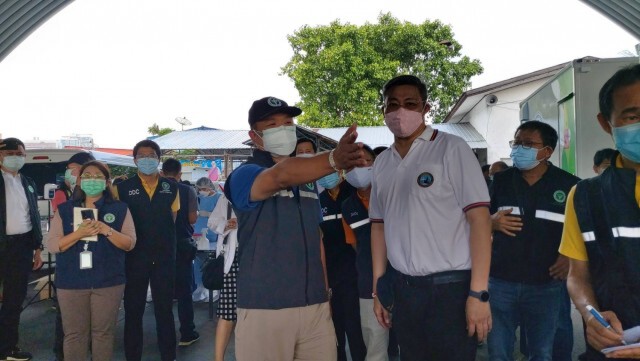 "อนุทิน"ลงพื้นที่ชุมชน 70 ไร่ ลุยตรวจเชิงรุกโควิด