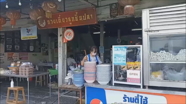 น้ำใจยามโควิด น้องฮอนด้าวัย14 เดินหางานทำช่วยแม่เจ้าของร้านใจดีรับแม่ทำงาน