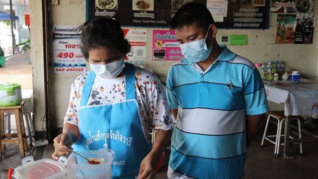 แม่น้องฮอนด้ายอดกตัญญูมาทำงานร้านก๋วยเตี๋ยวแล้ว