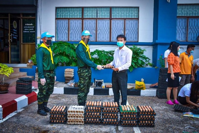 กรี๊ด "ไข่ทหารมาแล้ว" ร.3 พัน.3 จับมือพาณิชย์ขายไข่ไก่ราคาถูก