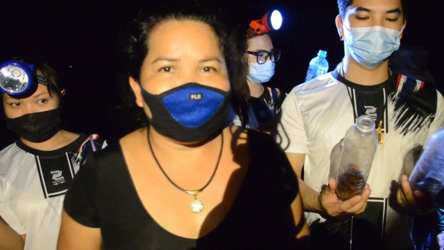 หนึ่งปีมีครั้งเดียว ออกส่องไฟจับแมงกอกคึกคักขายได้ราคาดี