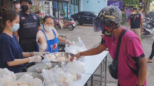 เจ้าของร้านข้าวต้มปลาแจกอาหาร300ชุดช่วยคนสู้โควิด