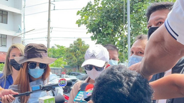 "สิระ" พาพริตตี้เหยื่อข่มขืน ทวงถามตำรวจเหตุปล่อยตัวผู้ก่อเหตุแลกเงิน ชี้ ประวัติโชกโชน