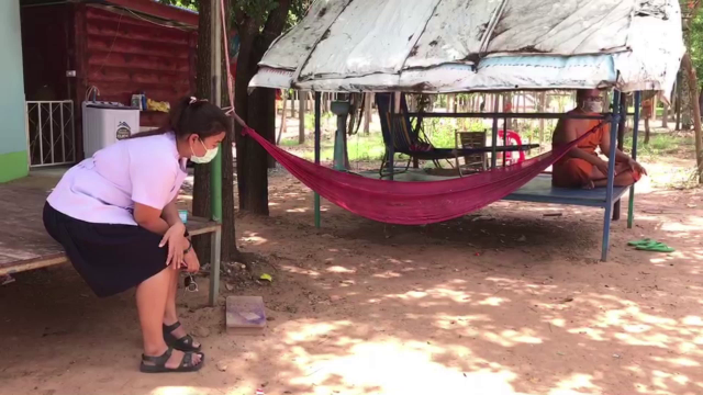 นายอำเภอลงพื้นที่ตรวจกรณีพระมรณภาพจากโควิด