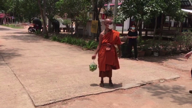 นายอำเภอลงพื้นที่ตรวจกรณีพระมรณภาพจากโควิด